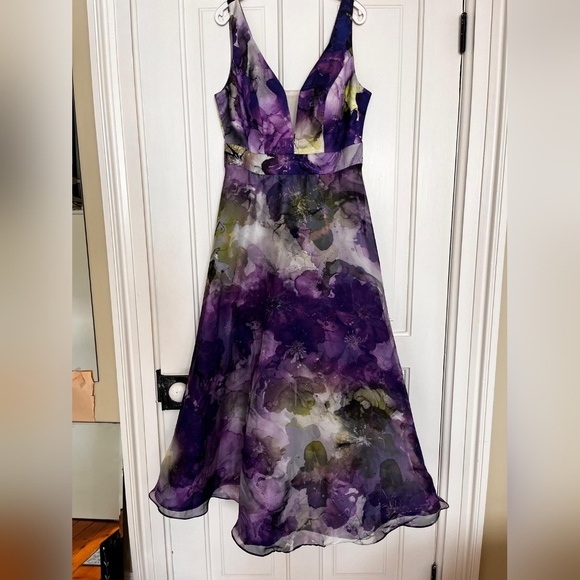 Explosion Stunning Dress - Picture 5 of 6